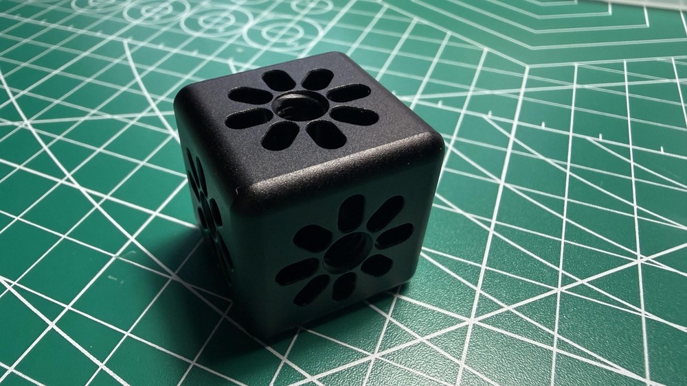 (TAC) TPAKTOP Accessory Cube 1/4-20 screw - Flexible Accessory Cube