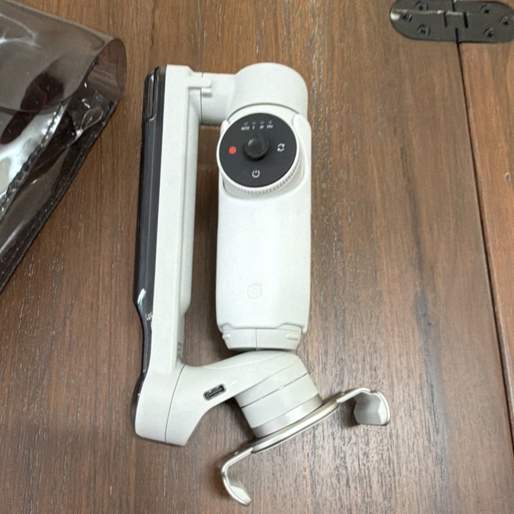 Insta360 Flow Motorized Foldable Smartphone Gimbal Stabilizer