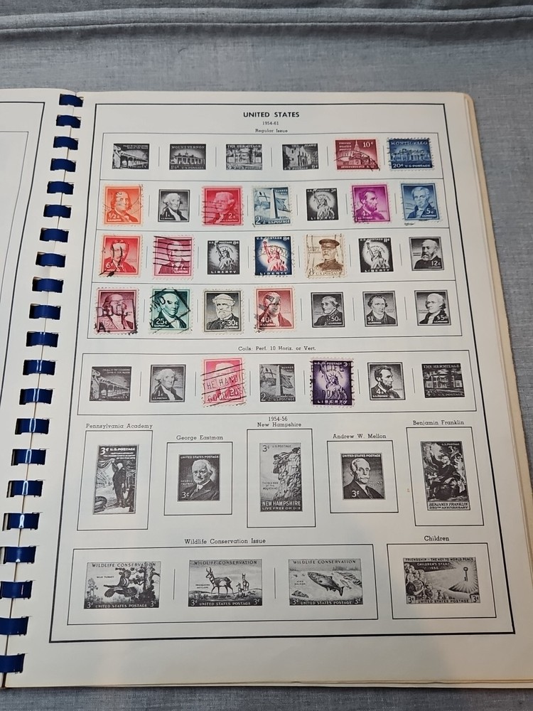 The Harris Freedom Album United States Stamp Book 1967 Read 200 Stamps Included
