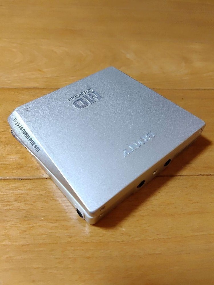 Sony MDLP compatible portable MD player MZ-E75