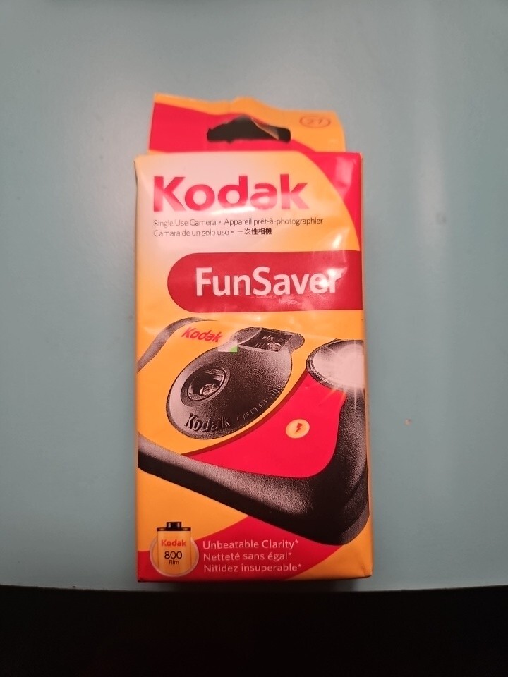 KODAK FUNSAVER SINGLE USE DISPOSABLE CAMERA 27 EXPOSURES