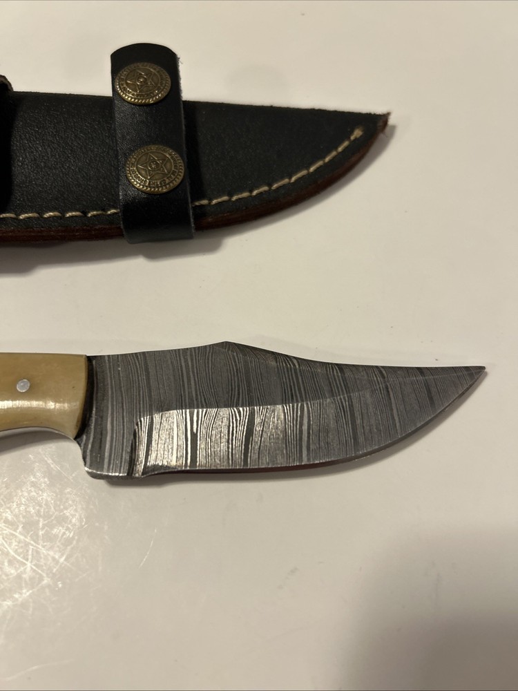 Fixed Blade Knife With Sheath And Box