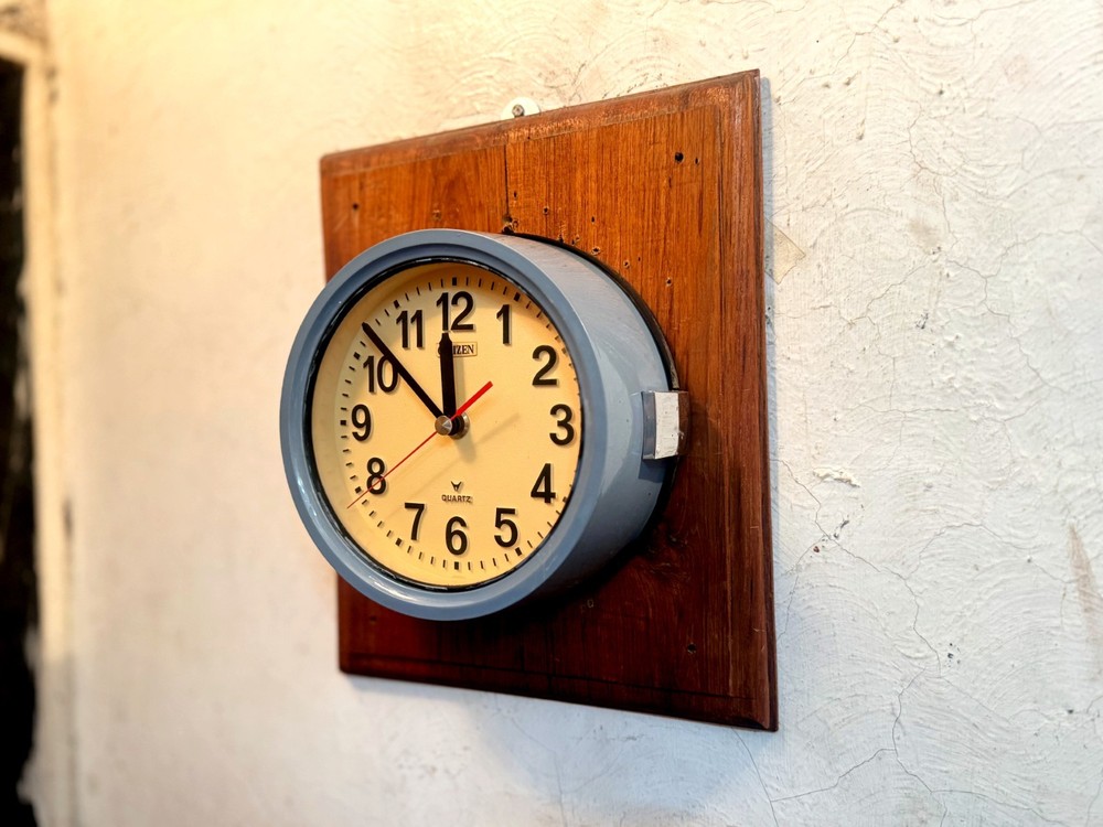 Vintage Citizen Quartz Wall Clock – Retro Design with Bold Numerals