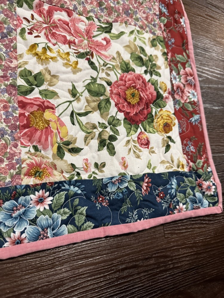 Cottage Chic Floral Patchwork Quilt Bedspread 51x41”