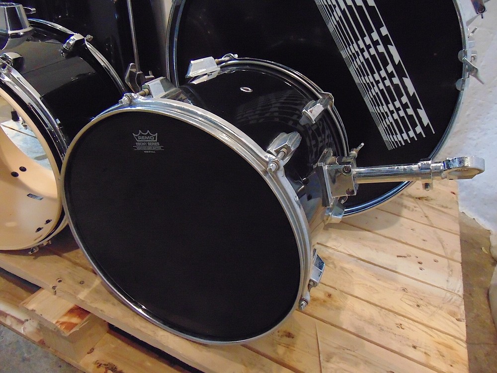 Black Unbranded 4 Piece Drum Set - Nice Condition