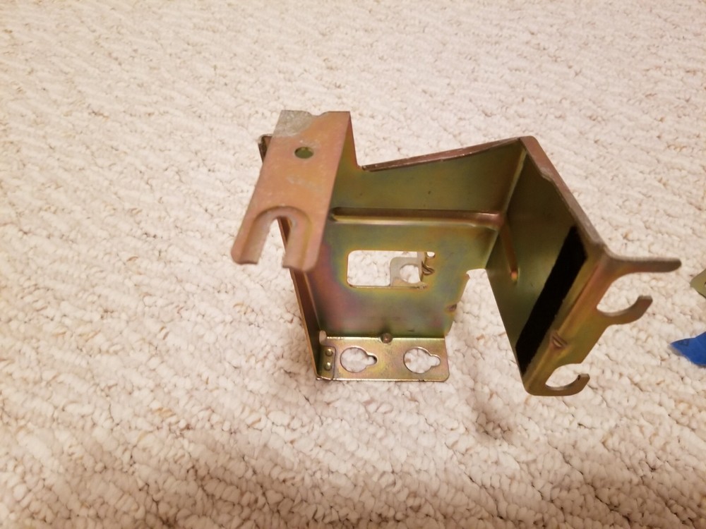 BMW E39 Radio Tuner/CD Changer Brackets