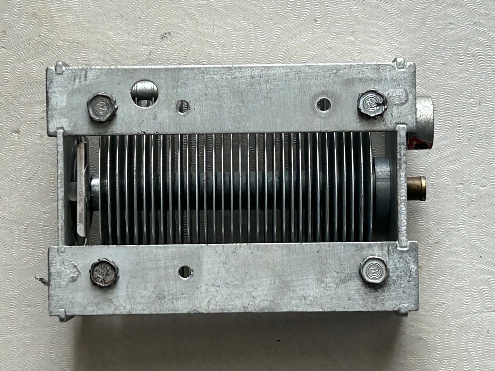 G.I. Corp 7324 Locking Air Variable Transmitting Capacitor (30-200pF @ 2kv)
