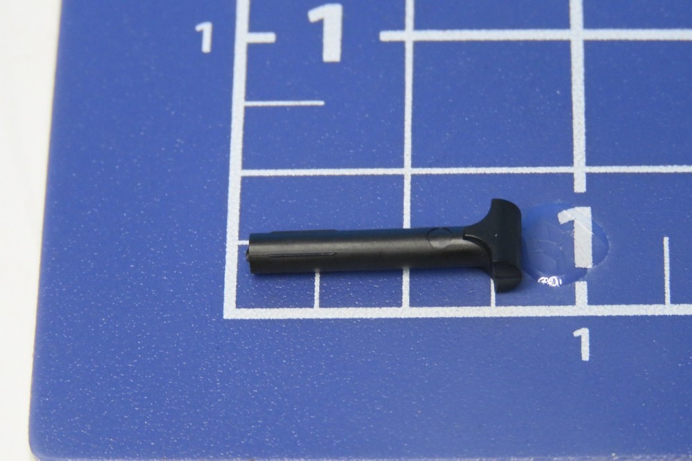 4 PIECES MOLDED CABOOSE SMOKE STACK BLACK PLASTIC L-1692