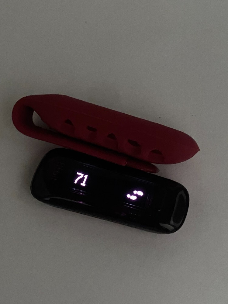 Fitbit One Red & Holder - version 6.46 new battery. PLEASE READ THE DESCRIPTION!