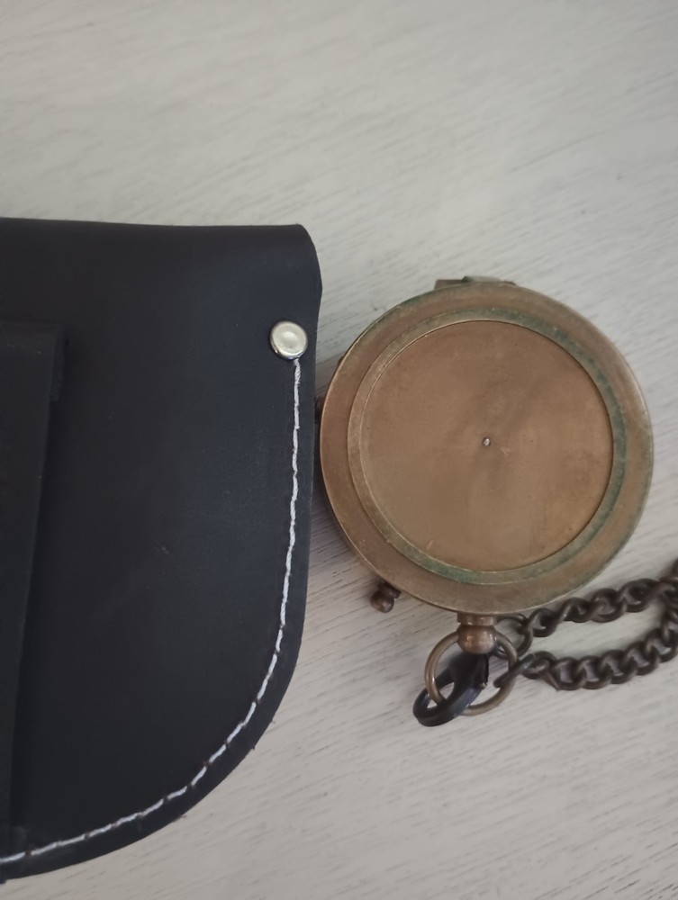 NEOVIVID Engraved Brass Compas With Leather Case