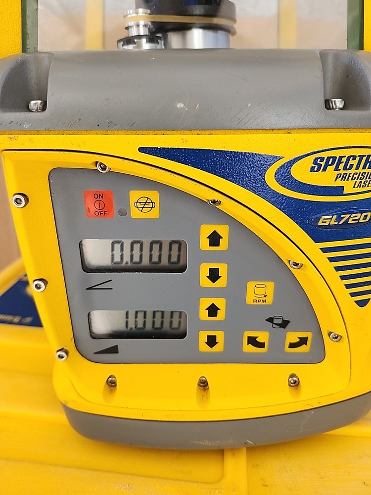 SPECTRA PRECISION LASER GL720 WITH CASE & CHARGER