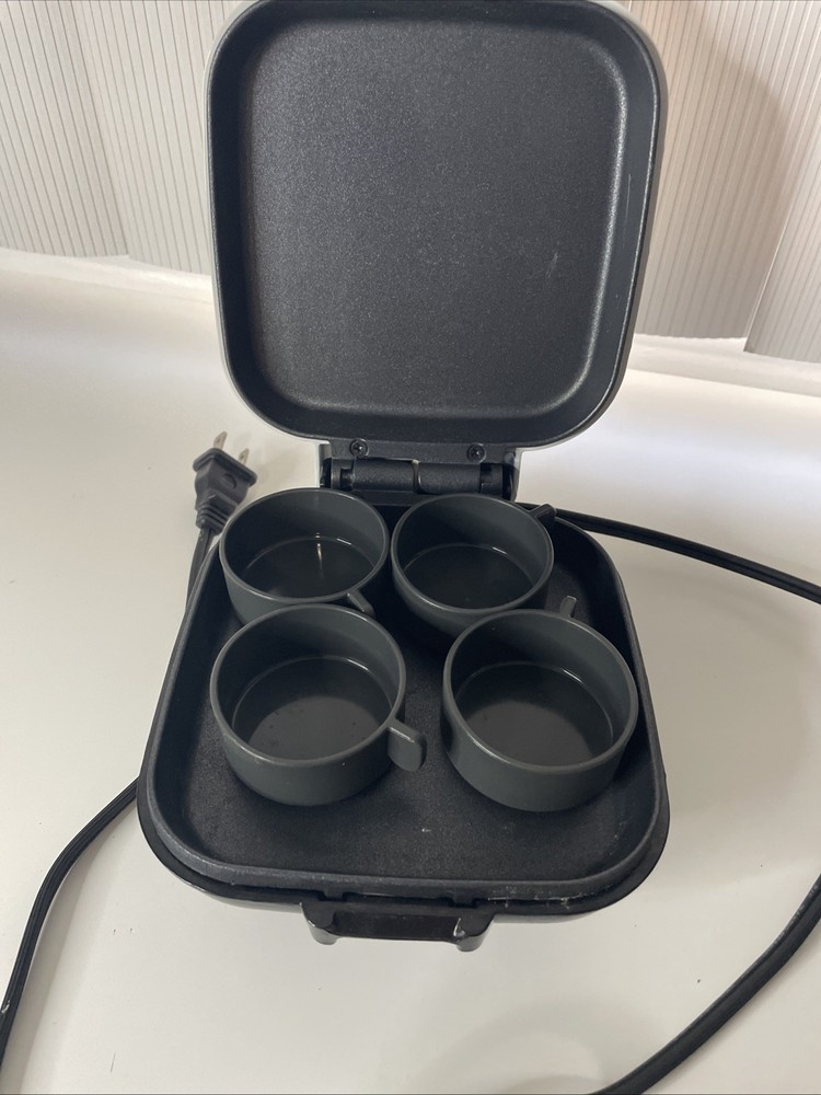White Dash Egg Bite Maker Fast Heating w/4 Silicone Cups & Recipe Guide Brunch