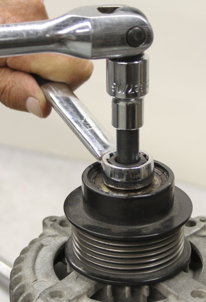 Alternator Decoupler Tool Set for Efficient Engine Repairs