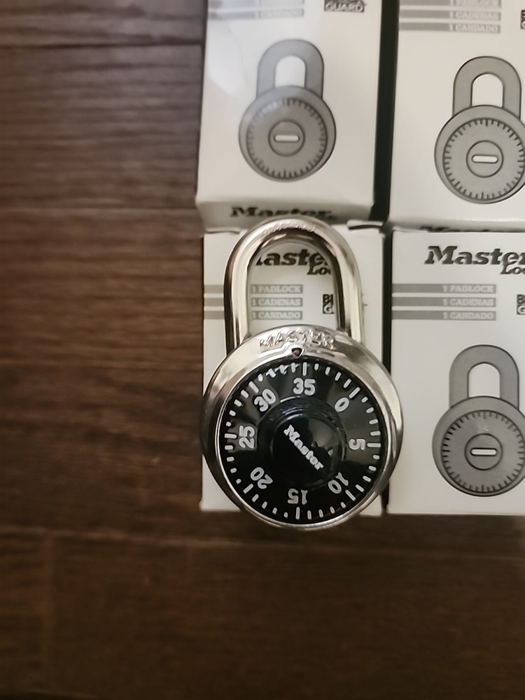 Master Lock Padlock Block Guard 1525 Combination Lock. (25) Used Open Box