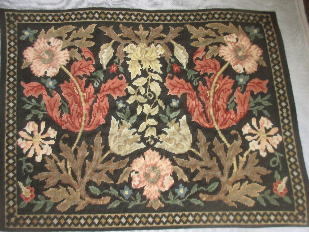 Beth Russell Designers Forum Stitched Needlepoint COMPTON/Border WILLIAM MORRIS