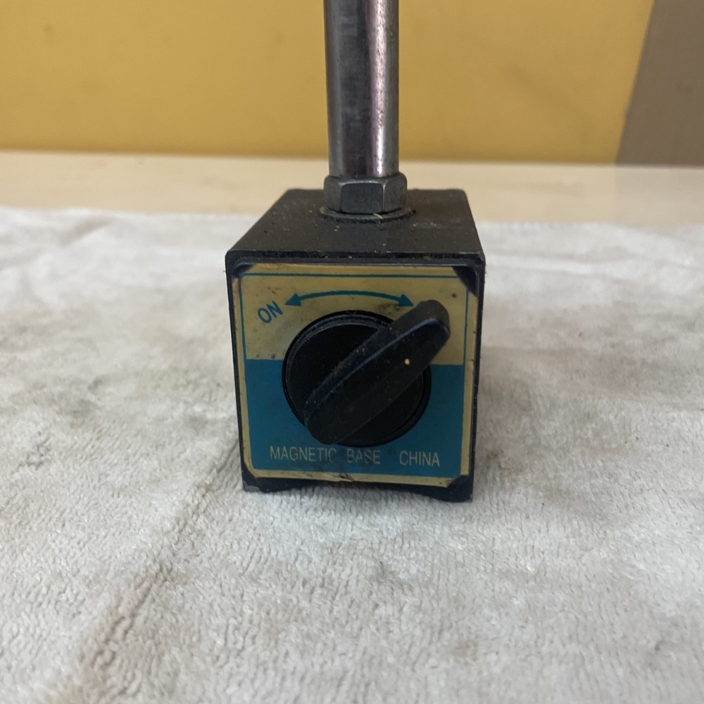 Magnetic Base With Articulating Arm And Indicator Snug