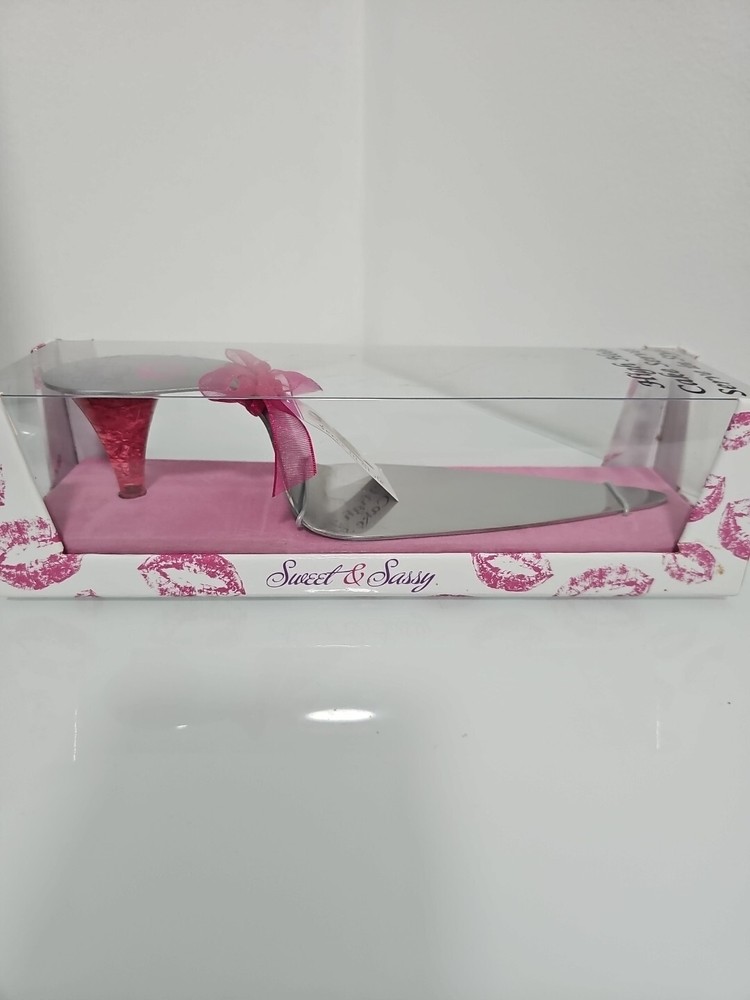 High Heel Cake Server with Removable Heel, Wild Eye Designs (1pc)
