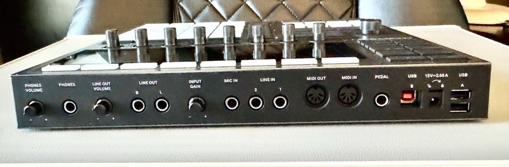 Native Instruments MASCHINE+ Plus HW Standalone MIDI Controller