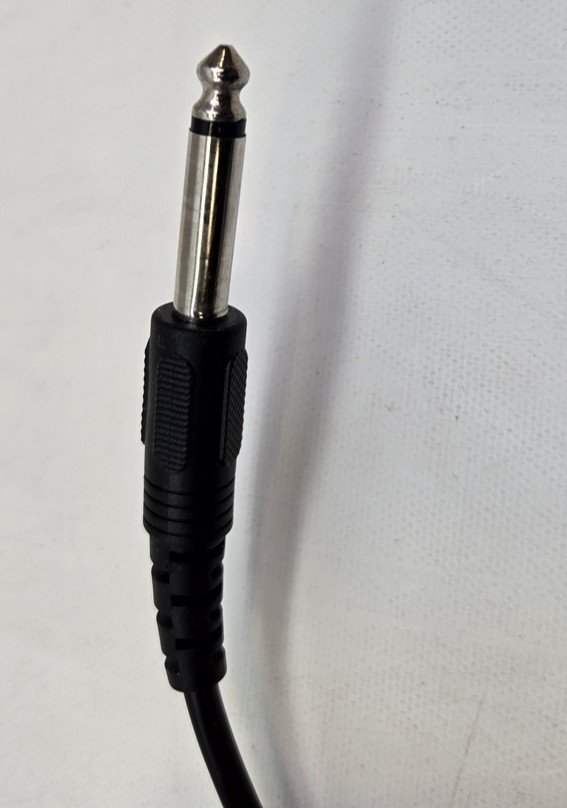 Karaoke USA Wired Microphone Dynamic Vocal Mic 1/4" Jack Plug Black w/ Switch