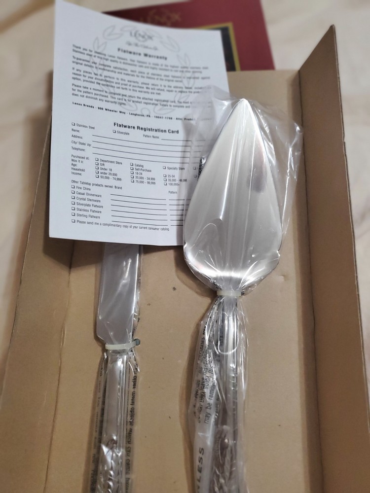 LENOX Holiday cake knife and server