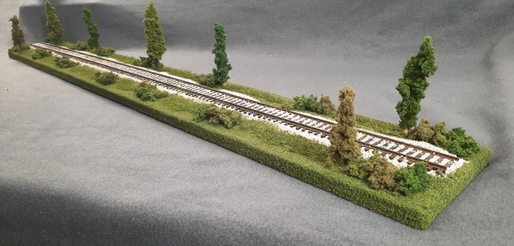 HO SCALE 36" SINGLE TRACK DIORAMA TRAIN DISPLAY -"SUMMER SCENE"