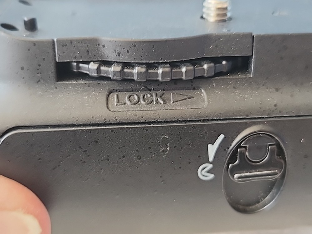 Meike Multi-Power Battery Pack MK-D90 - Not Tested