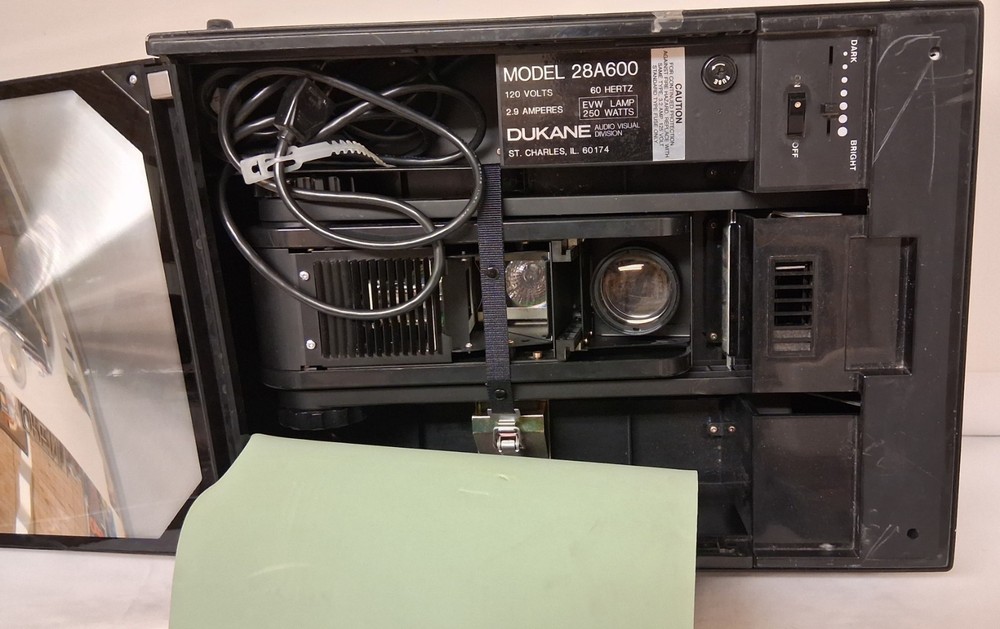 DUKANE AUDIO VISUAL DIVISION PORTABLE OVERHEAD PROJECTOR MODEL 28A600 BLACK
