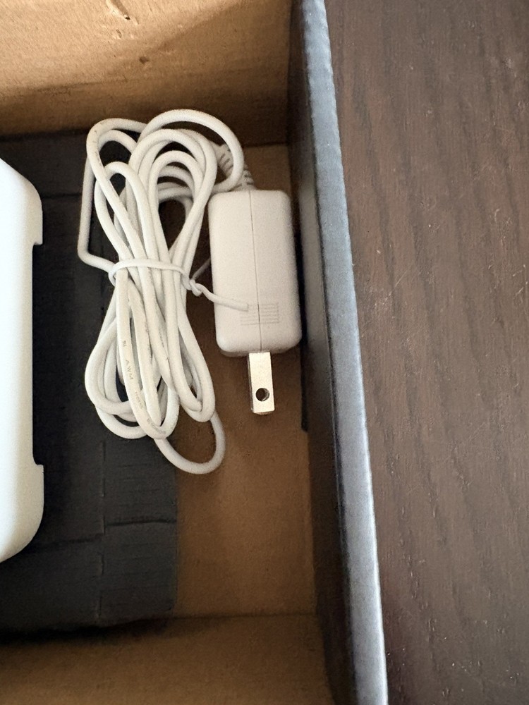Sonos Connect Bridge (white) excellent with its adapter-excellent