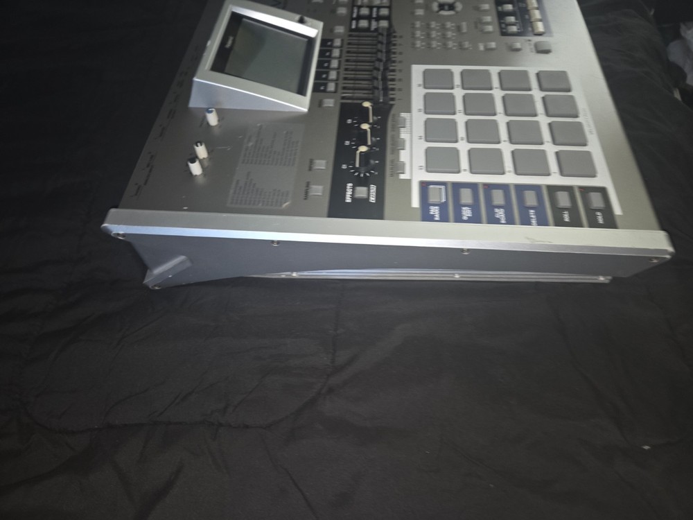 Roland MV-8000 Production Studio Sampler MIDI Sequencer Workstation