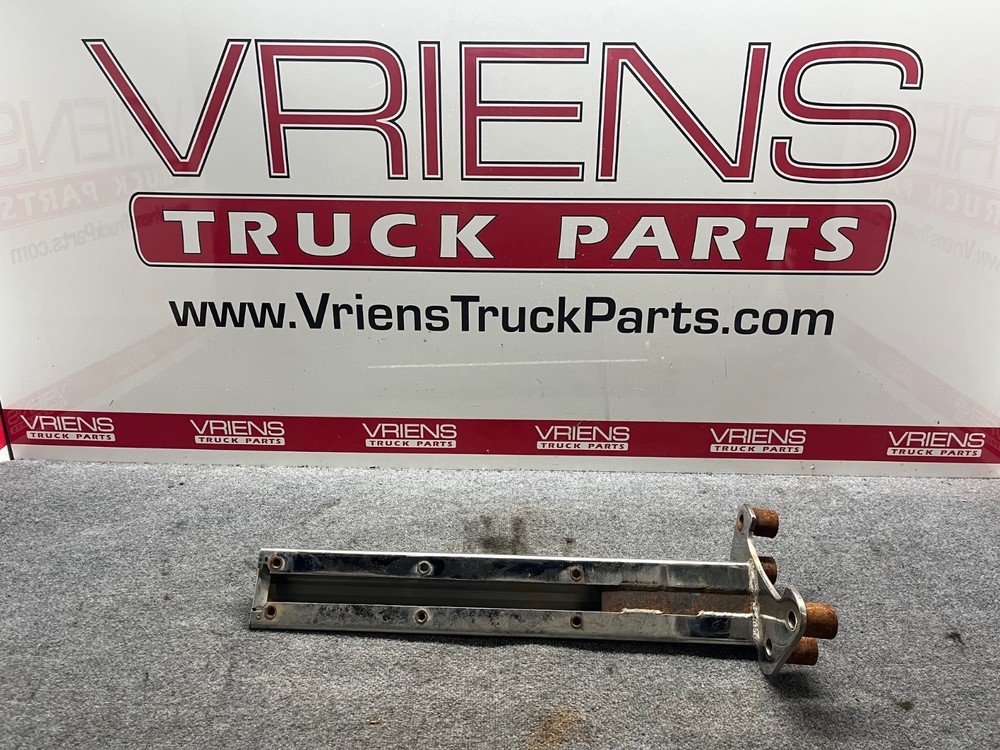UNIVERSAL FM2012 BRACKET-FLUSH MTD