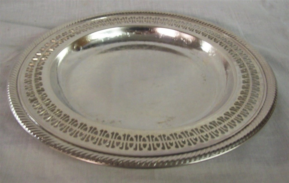 SILVERPLATE Ornate Serving Tray 10" Diameter with Rope Border