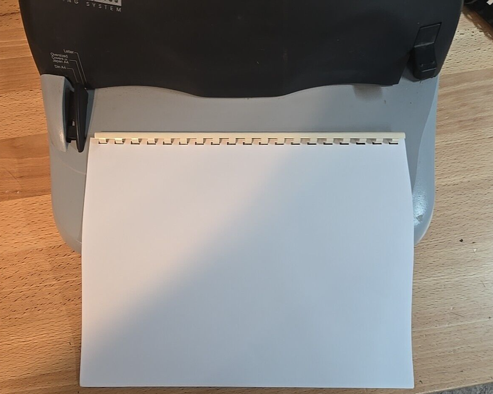 GBC CombBind Doubind P100 Comb Binding Machine w/ Extra Combs