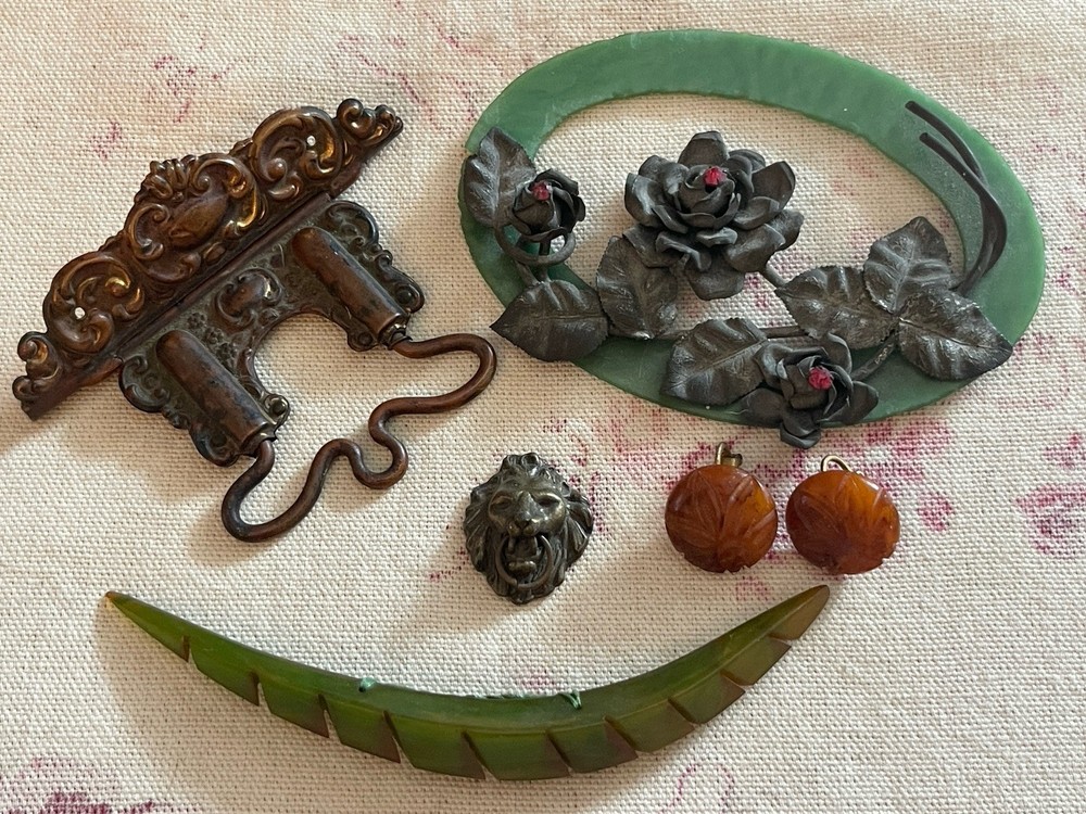 Group Bakelite & Metal Elements Decorative Embellishments Hardware Earrings