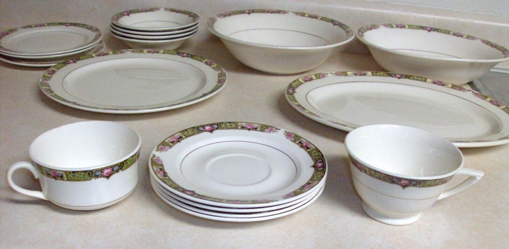 CHARTREUSE 4 PIECE PLACE SETTING Edwin Knowles ALADDIN DESIGN Temporary Reduced