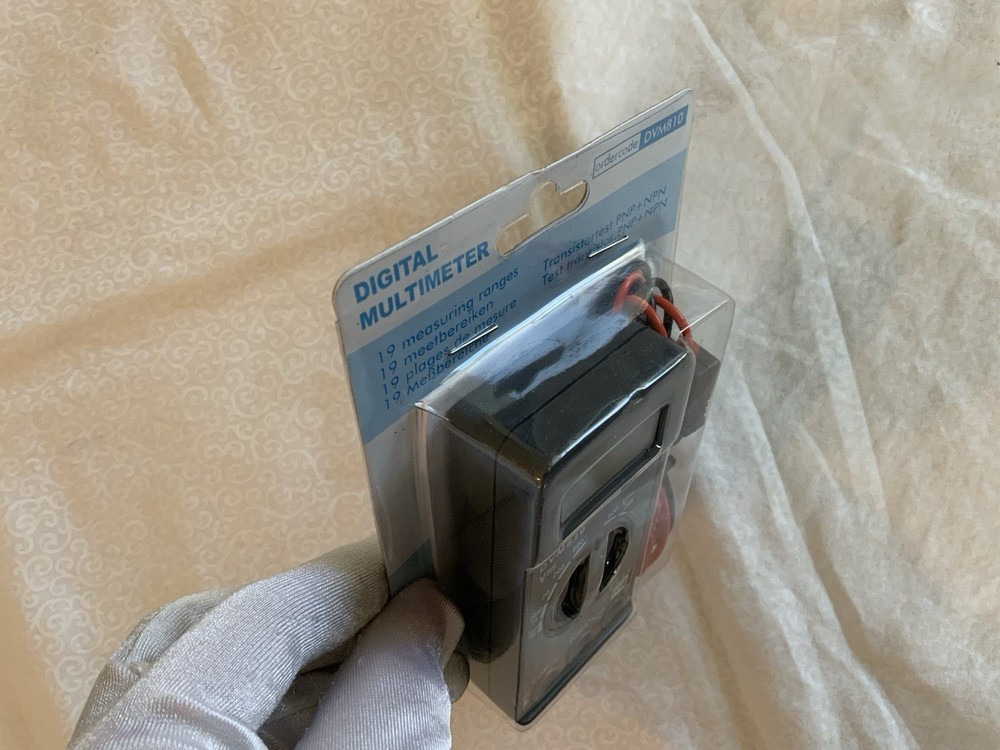NEW Digital Multimeter DVM810