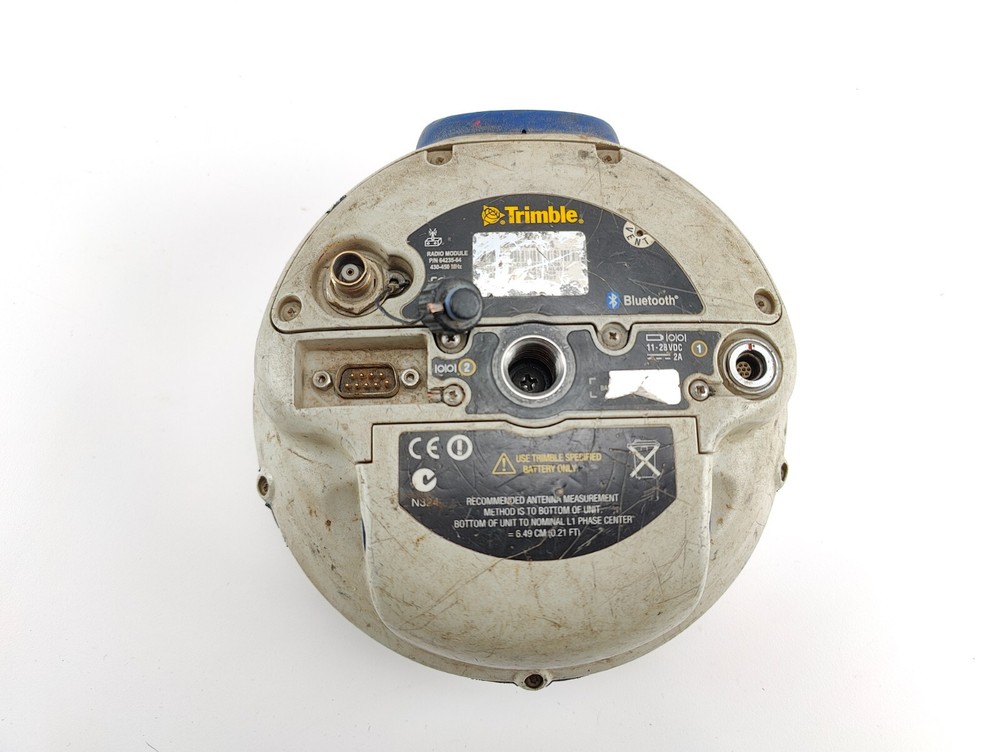 TRIMBLE R6 RECEIVER WITH CHARGER BASE AND CASE