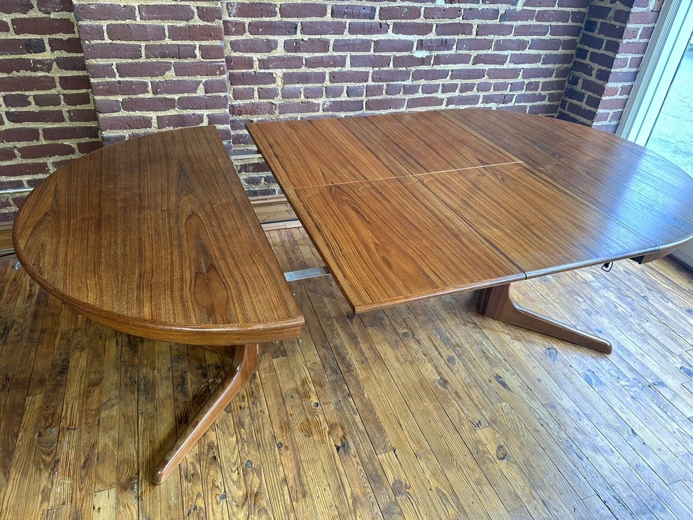 Danish Mid Century Modern Model 462 Teak Extension Dining Table w/ Two Leafs