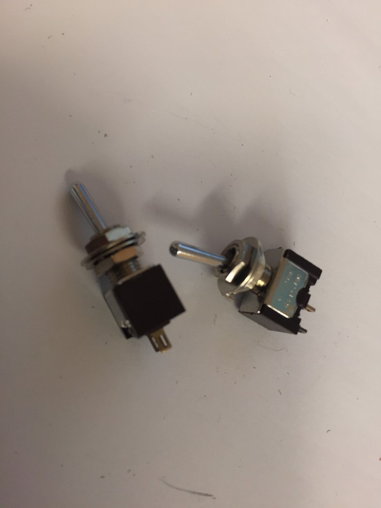22-1061 SPST ON-ON  MINI TOGGLE SWITCH   NOS