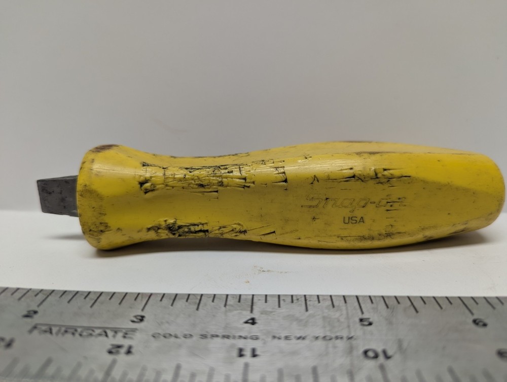SNAP-ON TOOLS CLASSIC YELLOW HARD PLASTIC SCREWDRIVER Flathead DISCONTINUED