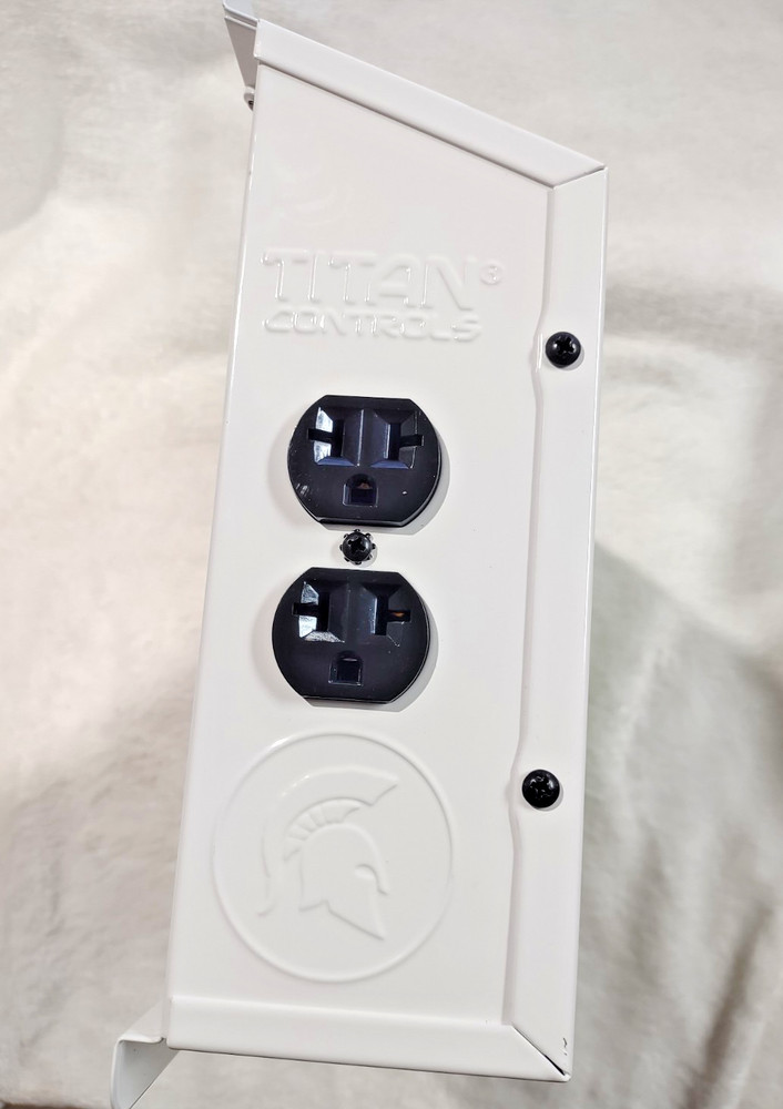 OPEN BOX -Titan Controls Helios 3 – 4-Light 240V Grow Light Controller (702-670)