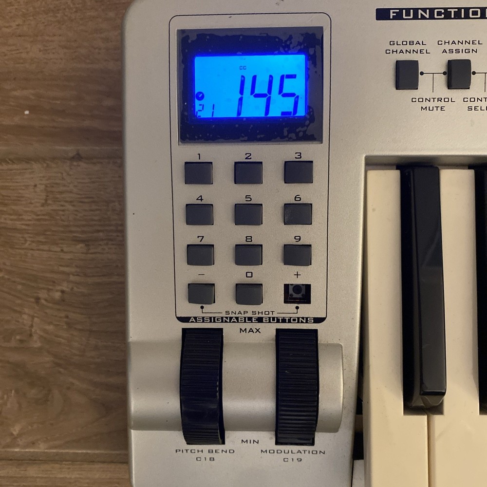 M-AUDIO EVOLUTION MK-449C MIDI Controller