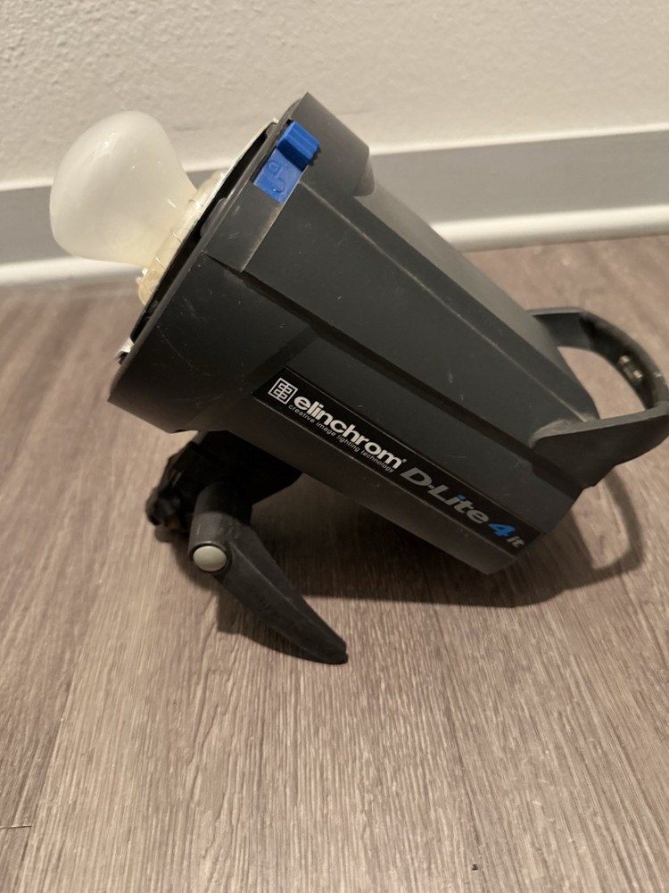 TESTED - Elinchrom D-Lite 4 it Bundle - 2 Light Units