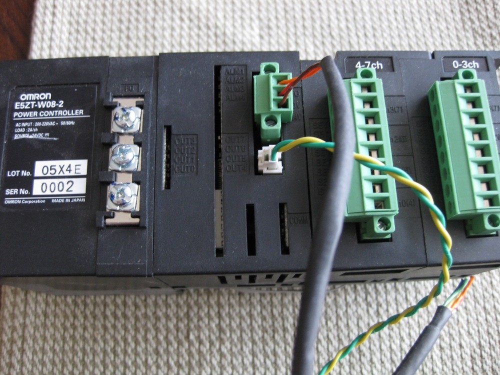 Omron E5ZT-N08TC01-2 Temperature Controller w/ E5ZT-W08-2 Power Controller Cable