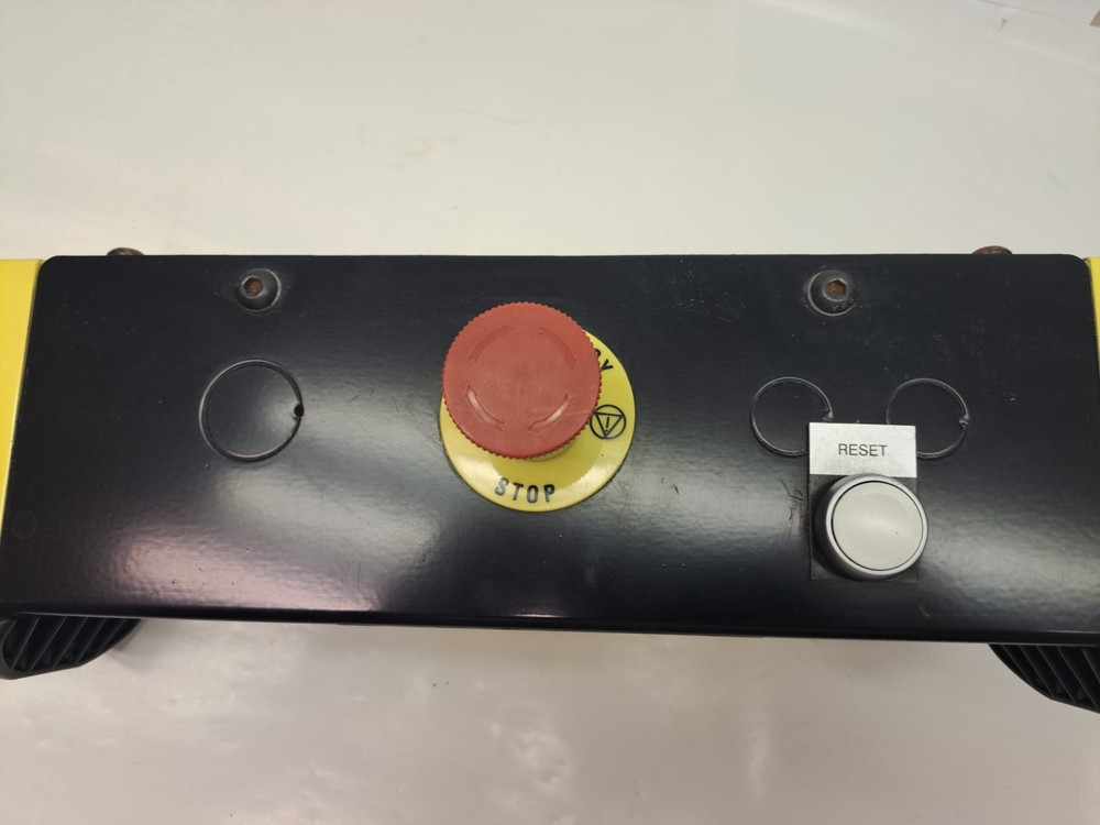 BANNER ENGINEERING STBVP6-RB1E02 with reset button USED