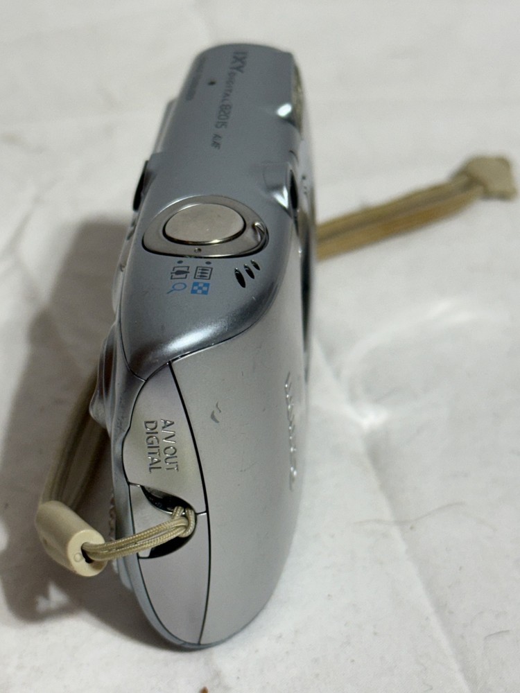 Canon Digital Camera IXY 820 IS With Leather Case
