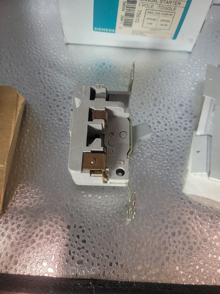 Siemens SMFF01 Manual Starter 1-pole Toggle Starter *MISSING SCREWS*
