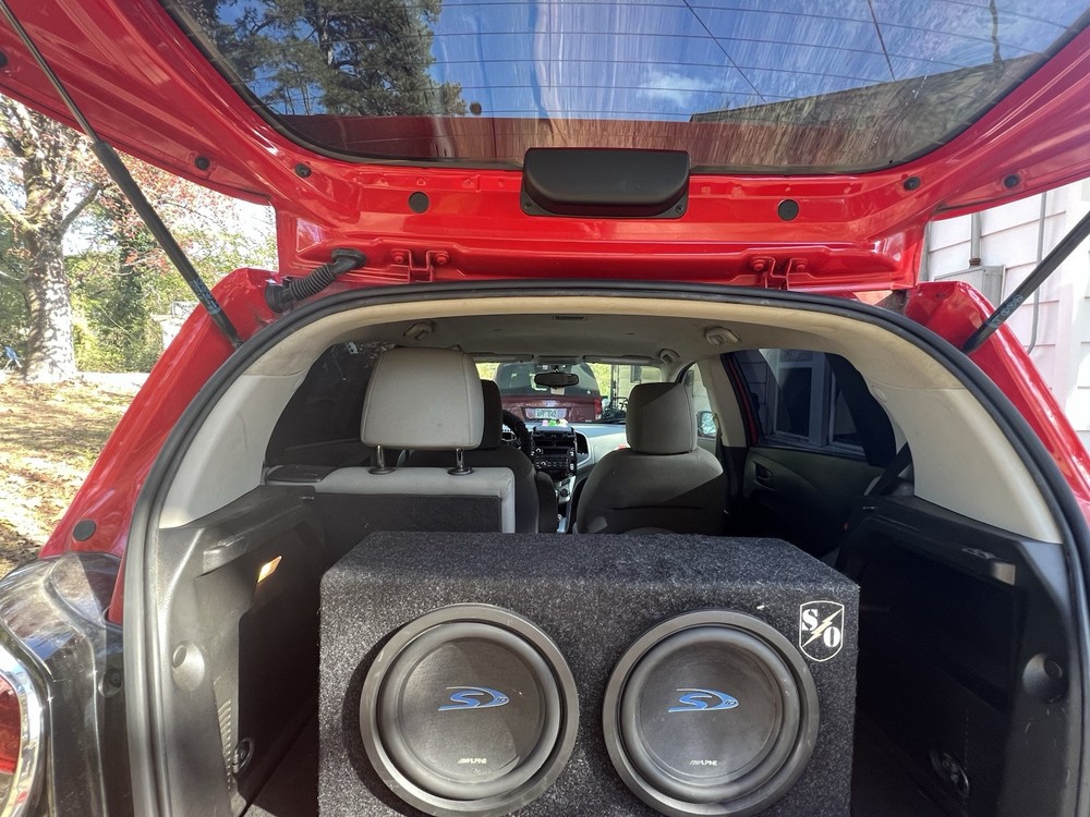 Alpine 10" Woofer Mounted B BOX