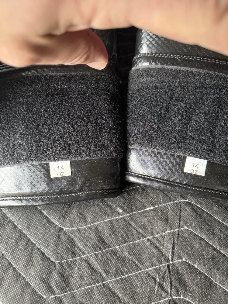 Triumph United boxing gloves 14 oz (pair)