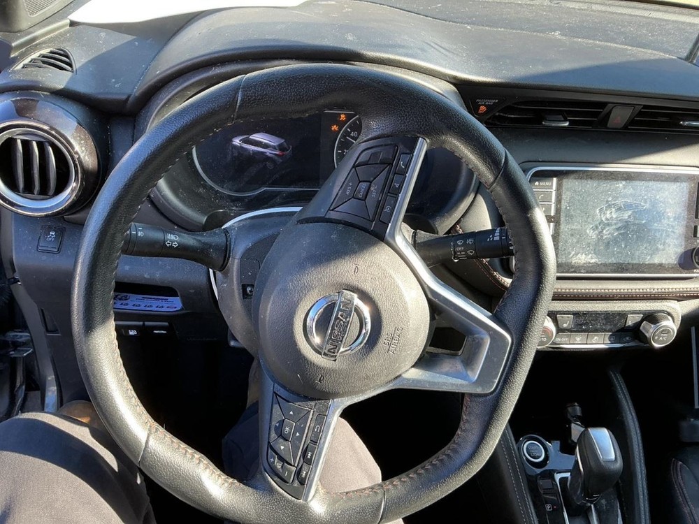 KICKS 2019 Glove Box 4926521