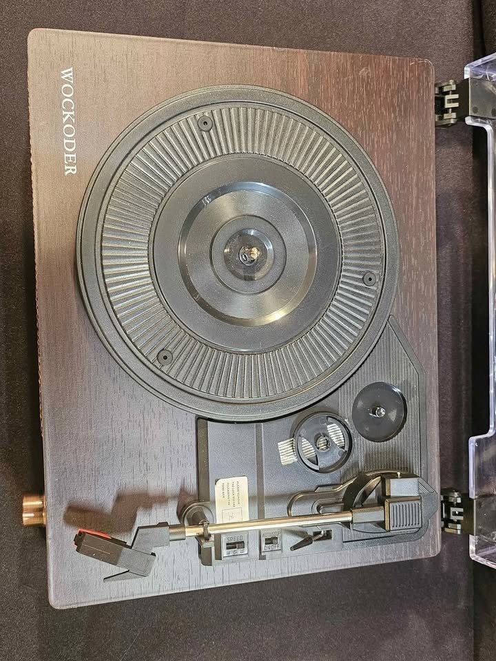 Wockoder Bluetooth Turntable Record Player – Built-In Speakers – RCA Out – Works